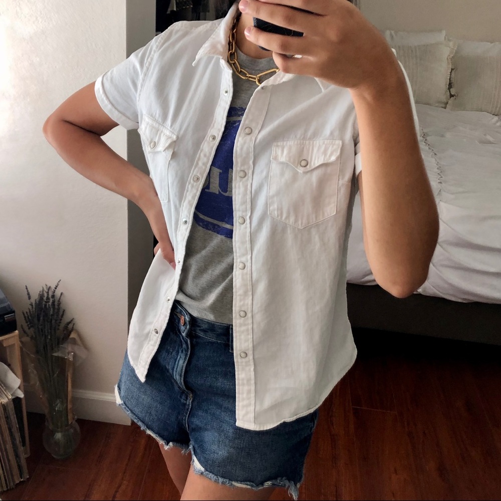 White Levi’s Short Sleeve Button Down